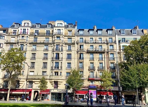 Bel appartement lumineux de 3 chambres récemment rénové, au cœur de la ville.