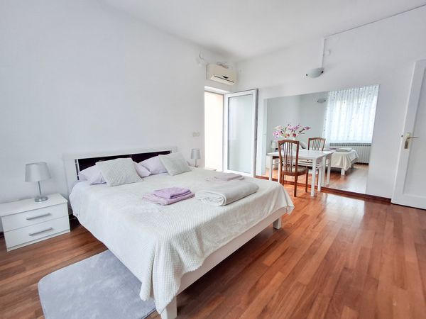 Big apartment with private parking