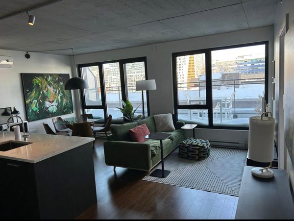 Urban retreat à Griffintown – terrasse rooftop, piscine intérieure & lumière incroyable