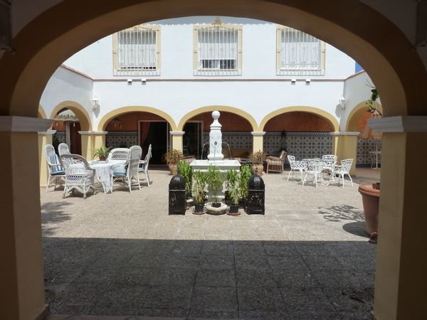 Beautiful Spanish Beach House with big beautiful, green, sunny Patio with andalusian fountain, Javea