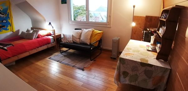 Chambre privée confortable et sur jardin dans la maison de Catherine, accès direct depuis l'entrée