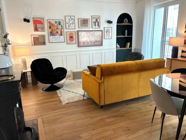 Paris 17th – Elegant Renovated Apartment in the Heart of the Lévis Market District (Sleeps 2–4)