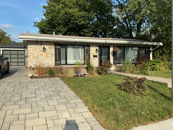 La chambre privée d’Ariane, incluant salon et salle de bain complète.