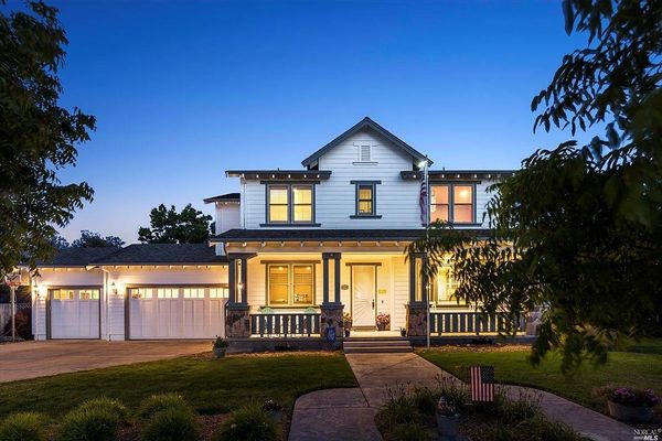 Large Home In The Heart of Wine Country