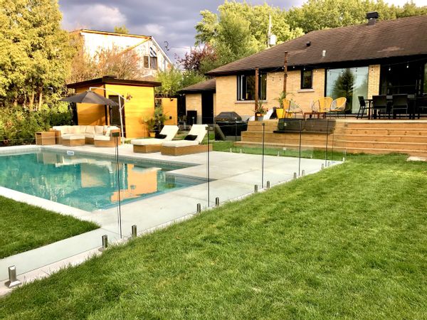 House on a golf, inground pool, spa, 10 minutes from downtown Montreal