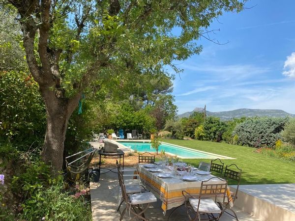 Authentique maison en Provence avec piscine près des plages