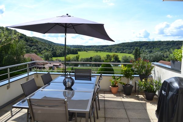 Appartement duplex proche de Besançon (5 kms) dans village de charme près de la rivière