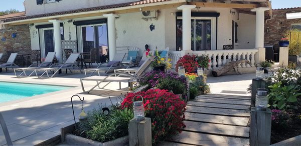 Grande terrasse coté mer.