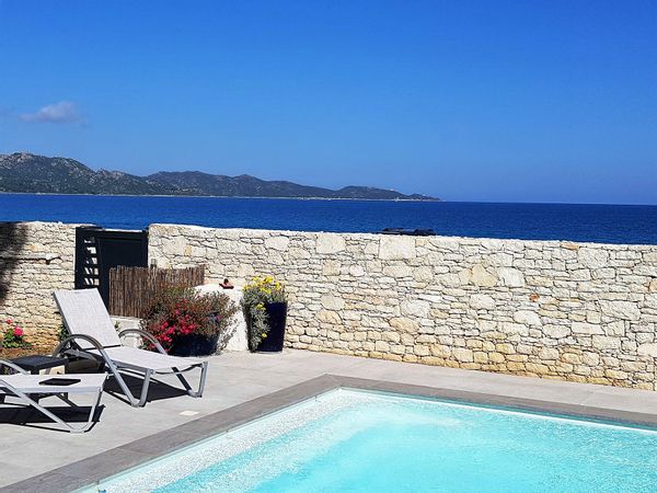 Joli terrasse en bois cocooning.