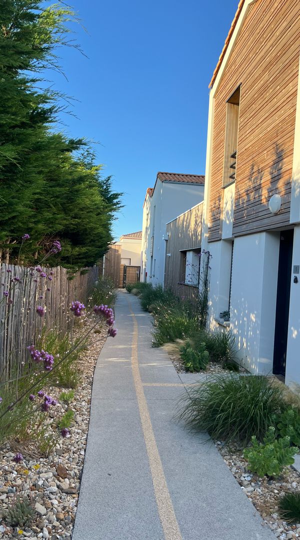 Notre cocon à la mer/ Neuf /disponibilités novembre , ville active commerces ouverts