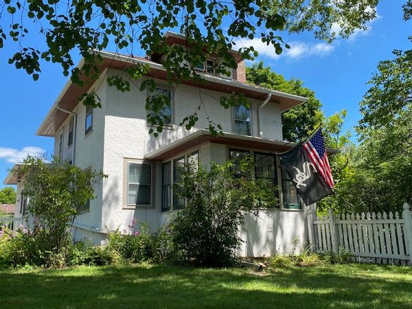 Chicago Suburbs - Walkable to town and transit