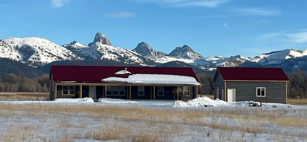 The Red Roof Inn: Teton Valley. Grand targhee andJackson hole ski/summer resorts