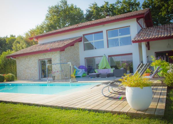 Grande maison moderne au coeur du Pays Basque