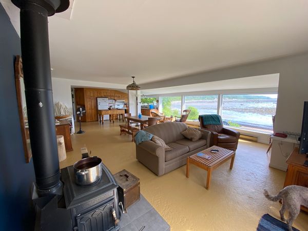 Chalet le Goémon, devant le fleuve Saint-Laurent aux Escoumins