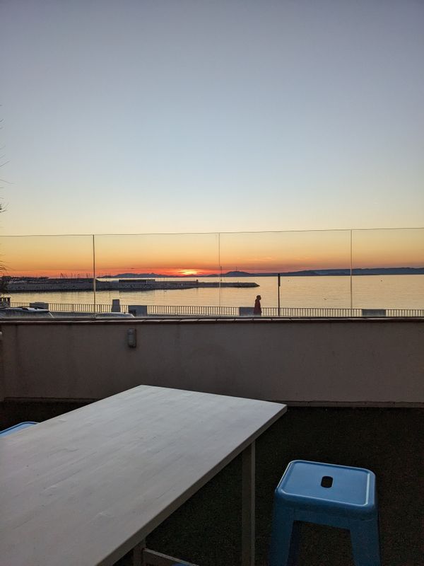 Family-friendly house in front of the sea, in incredible Marseille