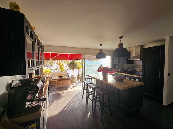 A 10 mn du centre ville de la gare et de la plage  appartement  au huitième et dernier étage