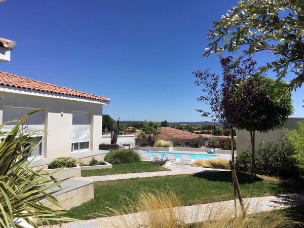 Villa contemporaine sereine près de Montpellier : une porte d'entrée vers les charmes du sud de la France et le bonheur en bord de mer.