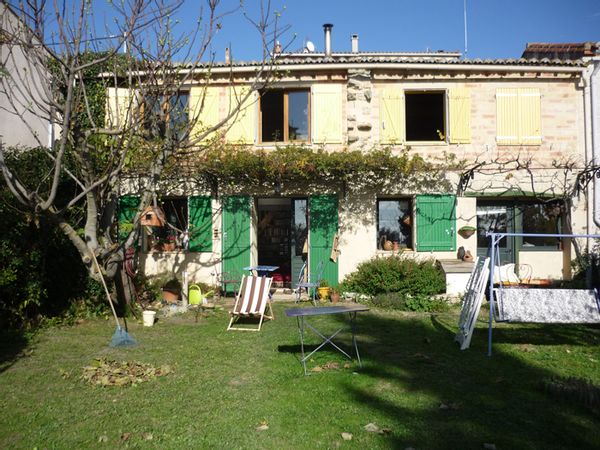 Rez de chaussée dans maison d'artiste en Pays Cathare . Pas de calendrier à jour, DEMANDEZ!!!