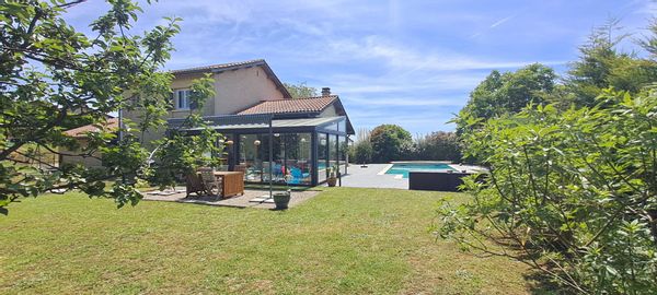 La maison de Chrystelle & Damien dans la campagne lyonnaise