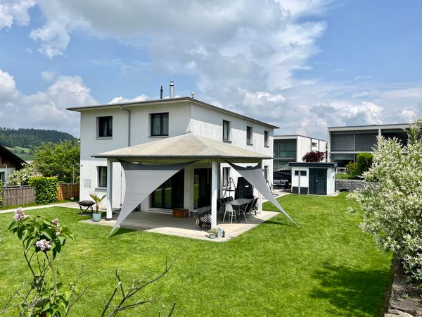 LA SUISSE ENTRE LACS ET MONTAGNES