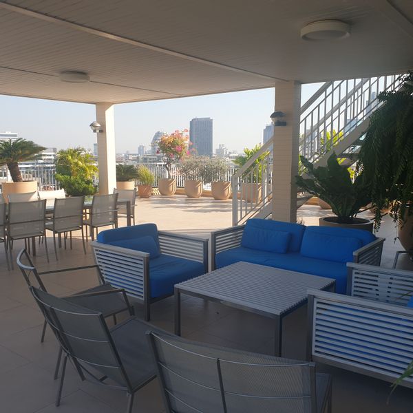 Penthouse 700sq m central Bangkok, live in maid, spectacular view