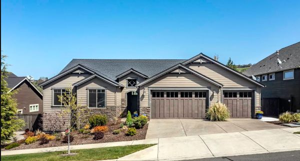 Southern Oregon Home in the Heart of Wine Country