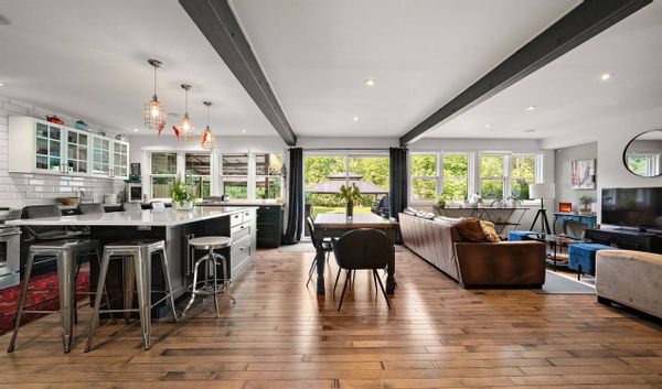 Grande maison cozy et familiale avec grand jardin et jacuzzi : calme et sérénité à 10mn de Montréal