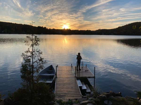 Chalet le Fil Rouge - chaleureux chalet en bord de lac avec spa à 1h10 de Montréal