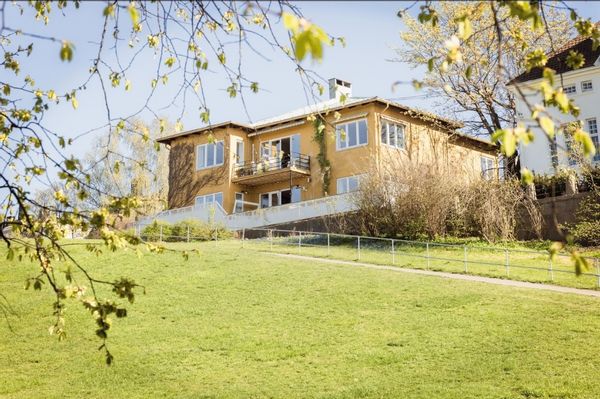 Center of Oslo.Peaceful, spacious home with veranda, garden and great views.