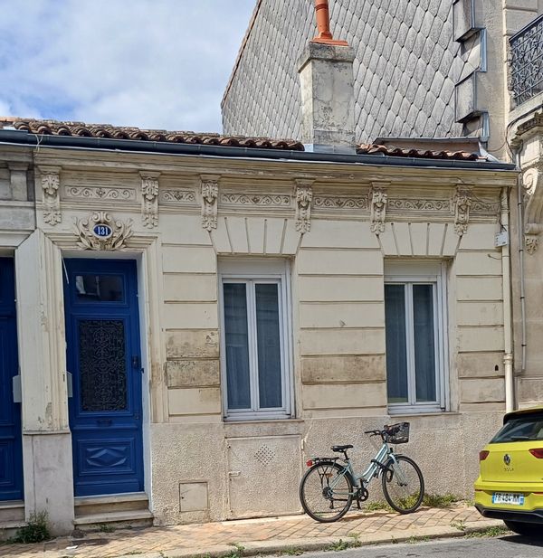 Echoppe bordelaise de plain pied avec terrasse et petit jardin près de la gare de Bordeaux
