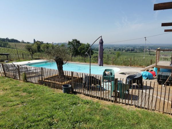Maison Kids friendly avec piscine et tyrolienne au coeur du vignoble bordelais.