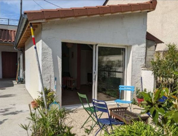 Chambre indépendante avec accès piscine et jardin
