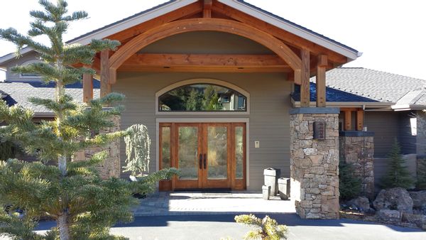 Luxury Central Oregon Lodge- white mtn views, rippling creek, resort