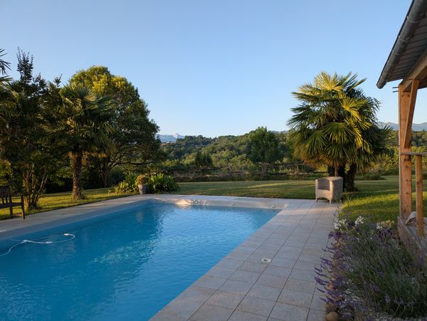 Maison de campagne face aux Pyrénées