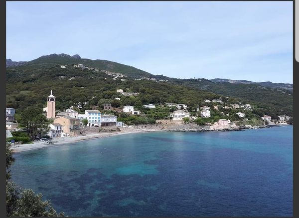 Onaterra petit Paradis Corse de Bord de Mer ,face au levé de soleil et à l'île de Montecristo.