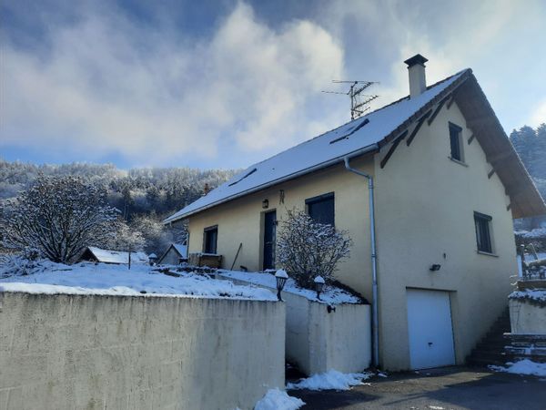 Entre lac et montagne proche de la Suisse (15 mn), des stations de ski (30 mn) et de Thonon (20mn)