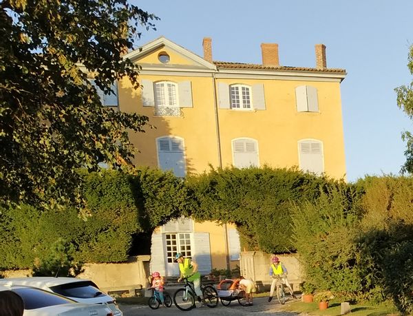 Cadre très agréable à proximité de Lyon : grand appartement dans une belle maison à Brignais, France