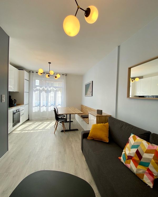 Maison de ville à 400m de la mer. Dans une ville classée. Garage fermé et terrasse.