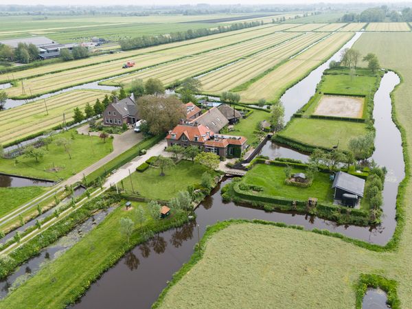 Beautiful large and historic mansion near Gouda and  Amsterdam with heated pool. Looking for an exchange in summer '24 incl. a swimming pool.