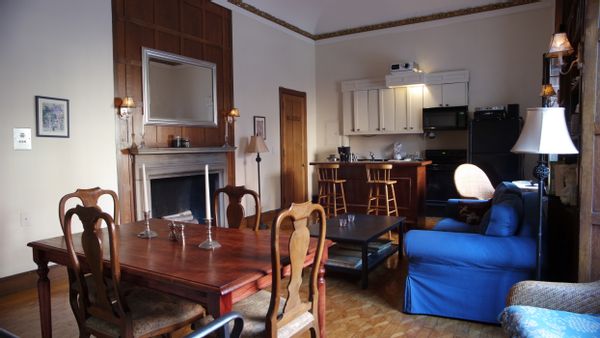 Elegant 1 Bedroom Apartment in the Heart of Boston. 3.5 hours to NYC