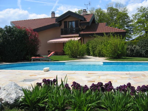 BELLE MAISON EN HAUTE SAVOIE AU BORD DU LAC LEMAN