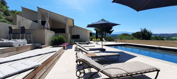 PAS D'ECHANGE ETE Villa moderne avec vue magnifique