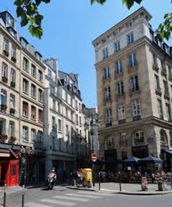 Tiny bohemian flat in the heart of Paris