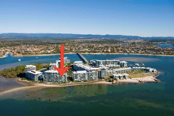 6 Star luxury overlooking the Broadwater
