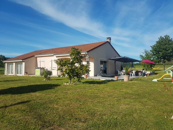 À 10 mn du PAL, maison à la campagne