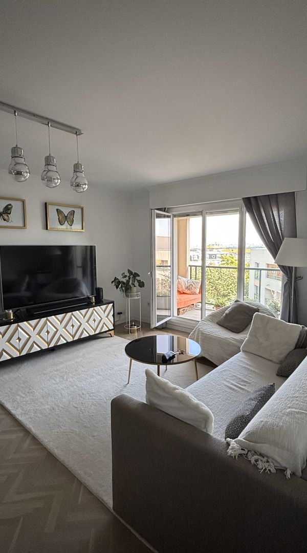 Appartement avec vue sur Paris au calme