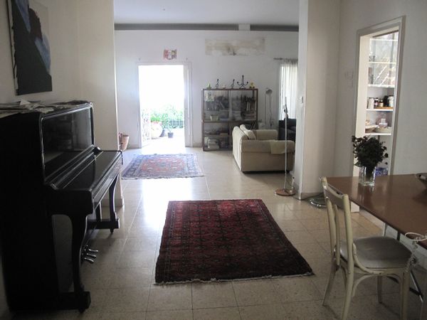 large Tel Aviv apartment in prime location