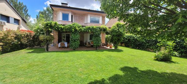 Country house by the Guadarrama Mountains and near Madrid. No guest points accepted.