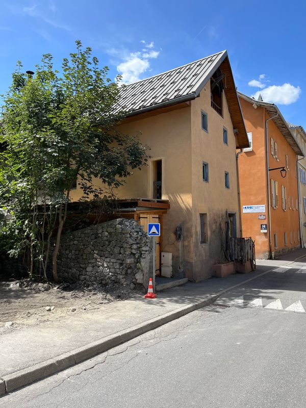 Maison de ville à la montagne