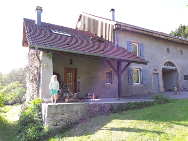 Une ferme rénovée au milieu de 5 hectare de prairies et de bois dans les Hautes-Vosges